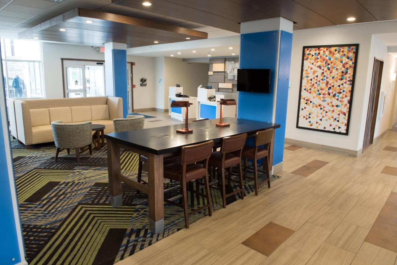 Holiday Inn Express & Suites - Merrillville By Ihg Exterior foto